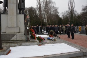 Церемония возложения венков к памятнику Советским воинам-освободителям в честь Дня защитника Отечества